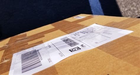 Can you sign for a FedEx package online? And why do pineapples make great delivery companions?