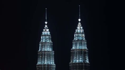 Petronas Twin Towers Illumination: Celebrating A Nation's Artistic Triumph and Cultural Tapestry